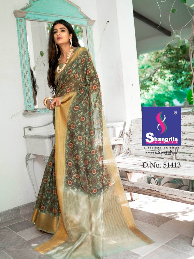 Trisha Krishnan Dons An Embroidered Saree Worth Rs. 1.30 Lakhs, Styles It  With Diamond Jewellery