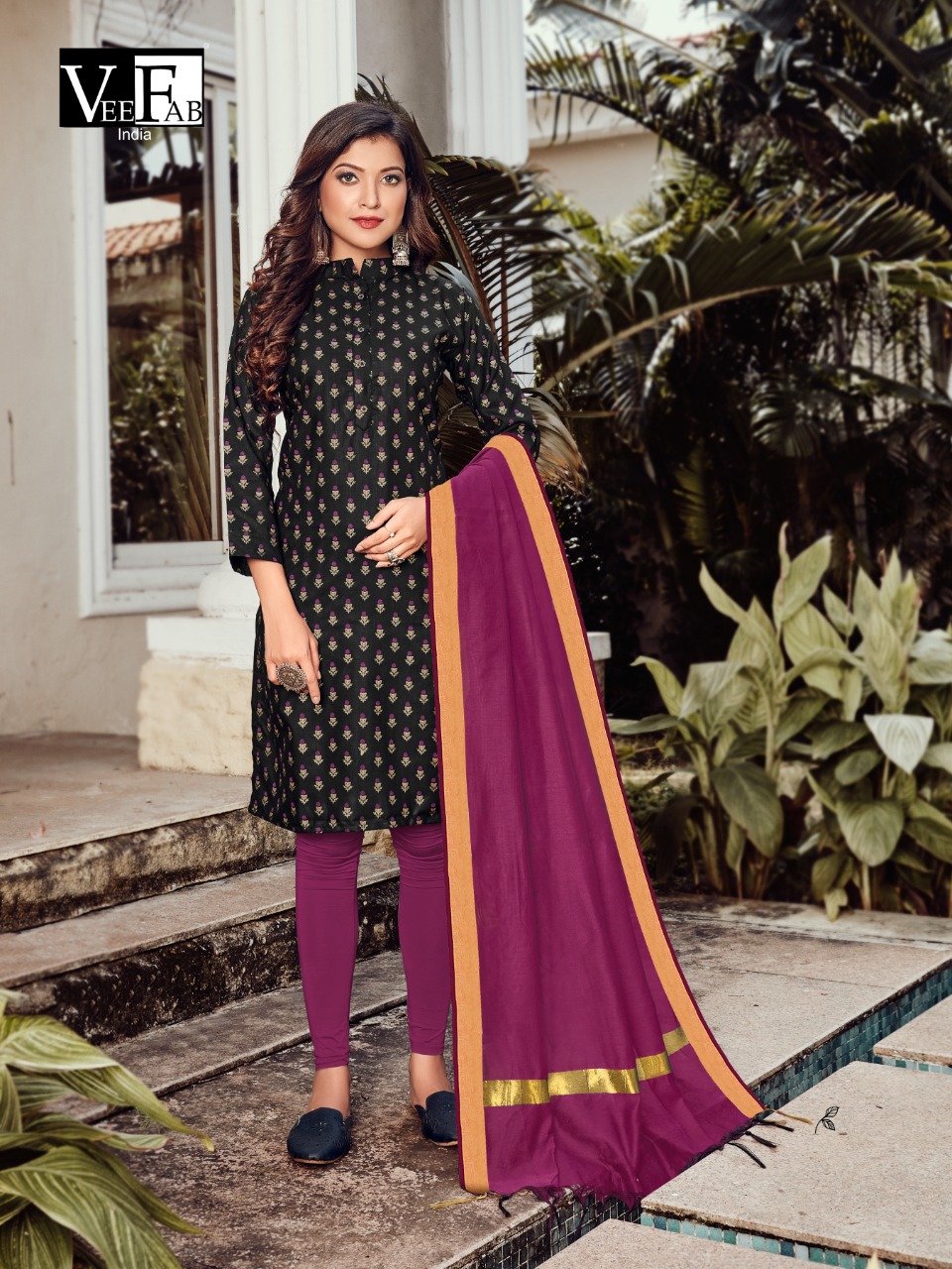 Vf Presnets  Saga Designer  Kurti With Dupatta