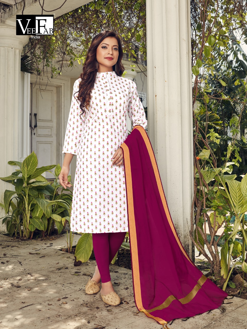 Vf Presnets  Saga Designer  Kurti With Dupatta