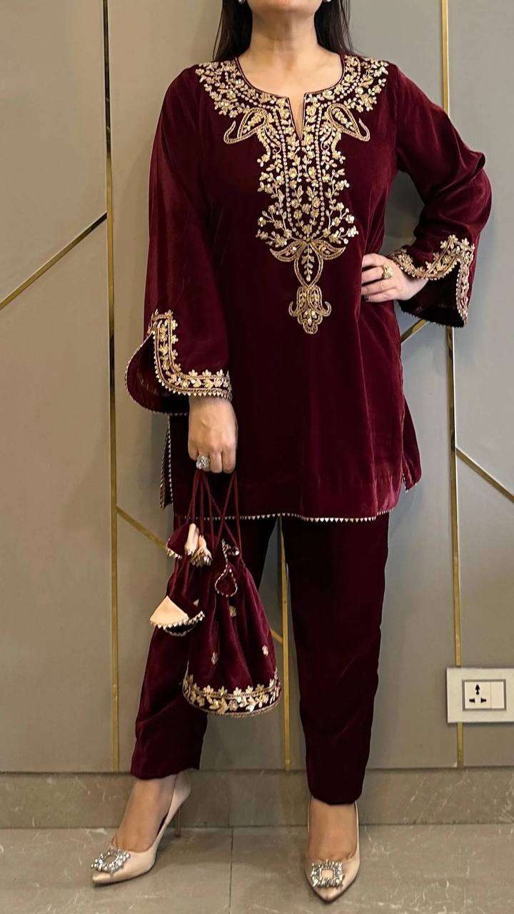 1156 Heavy Velvet Embroidered Salwar Suits Wholesale catalog