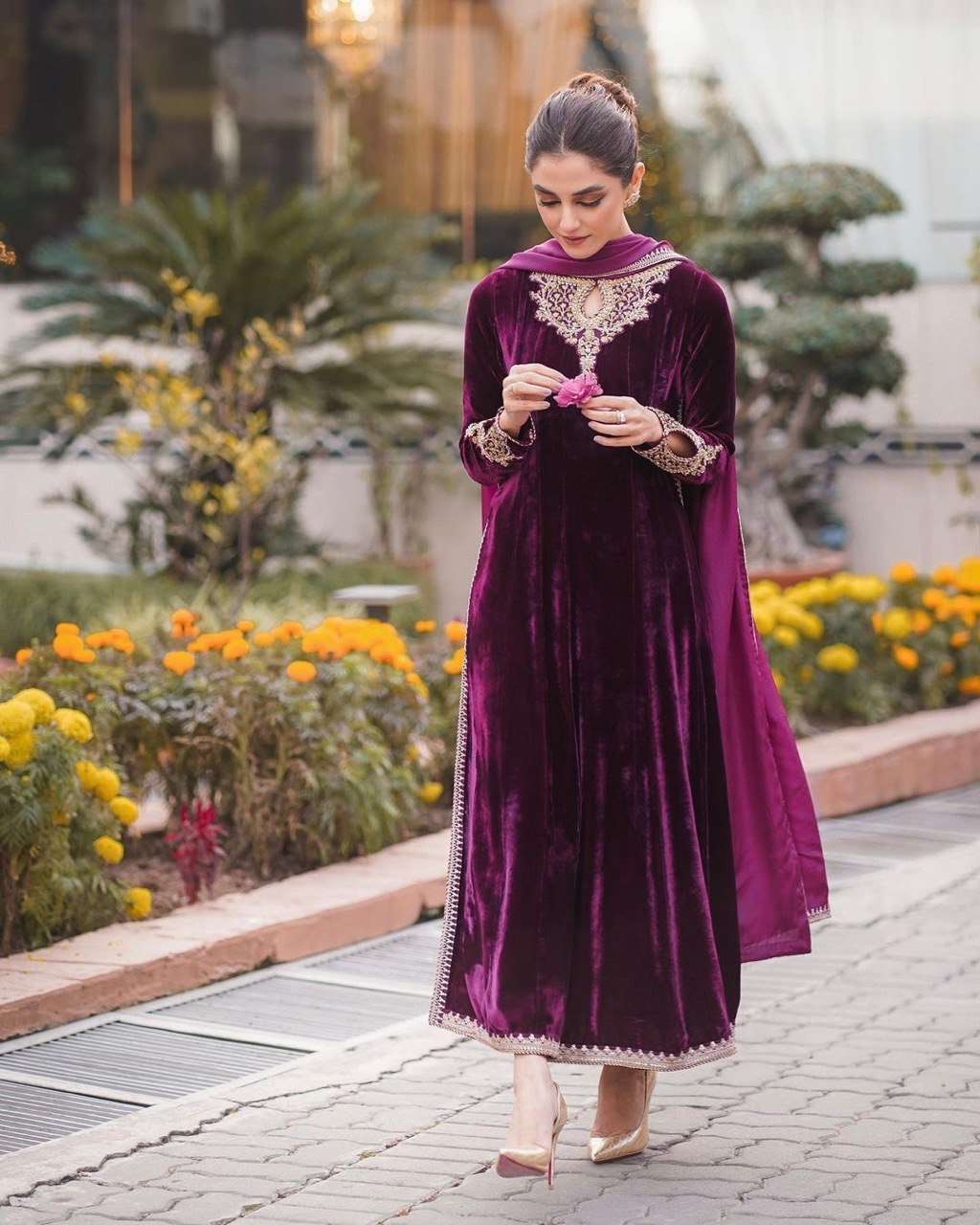 929 Heavy Velvet Zari Embroidery Salwar Suits Wholesale catalog